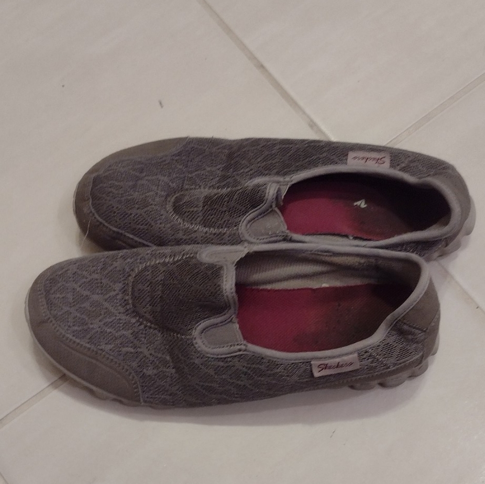 SKECHERS Size US 7 Gray Slip On Fabric Comfort Walking Yoga Shoes 21931